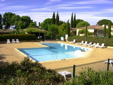 self-catering rentals provence : les jardins de Fontanille