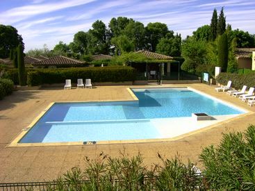 self-catering rentals provence : les jardins de Fontanille